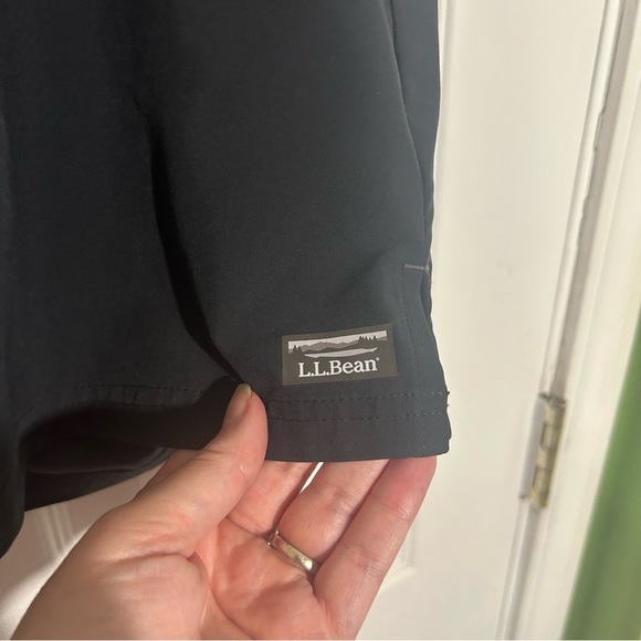 LL Bean Women’s Size 8 Stretch Shorts Black UPF 50+ Outdoor Athletic - Picture 3 of 12